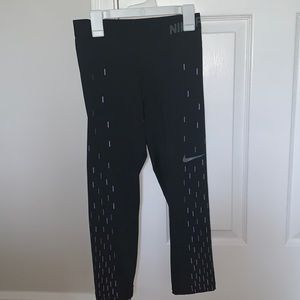 Nike Pro Dri-Fit Capri Leggings